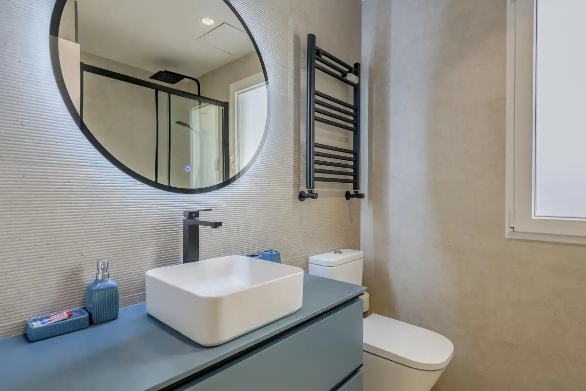 Bathroom of Flat for rent in Madrid  with Air Conditioner, Heating and Terrace