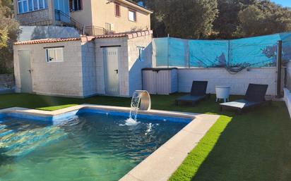 Piscina de Casa o xalet en venda en Fuentenovilla amb Calefacció, Jardí privat i Piscina