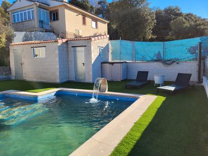 Piscina de Casa o xalet en venda en Fuentenovilla amb Calefacció, Jardí privat i Piscina