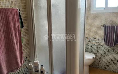 Bathroom of Flat for sale in  Sevilla Capital  with Air Conditioner and Terrace