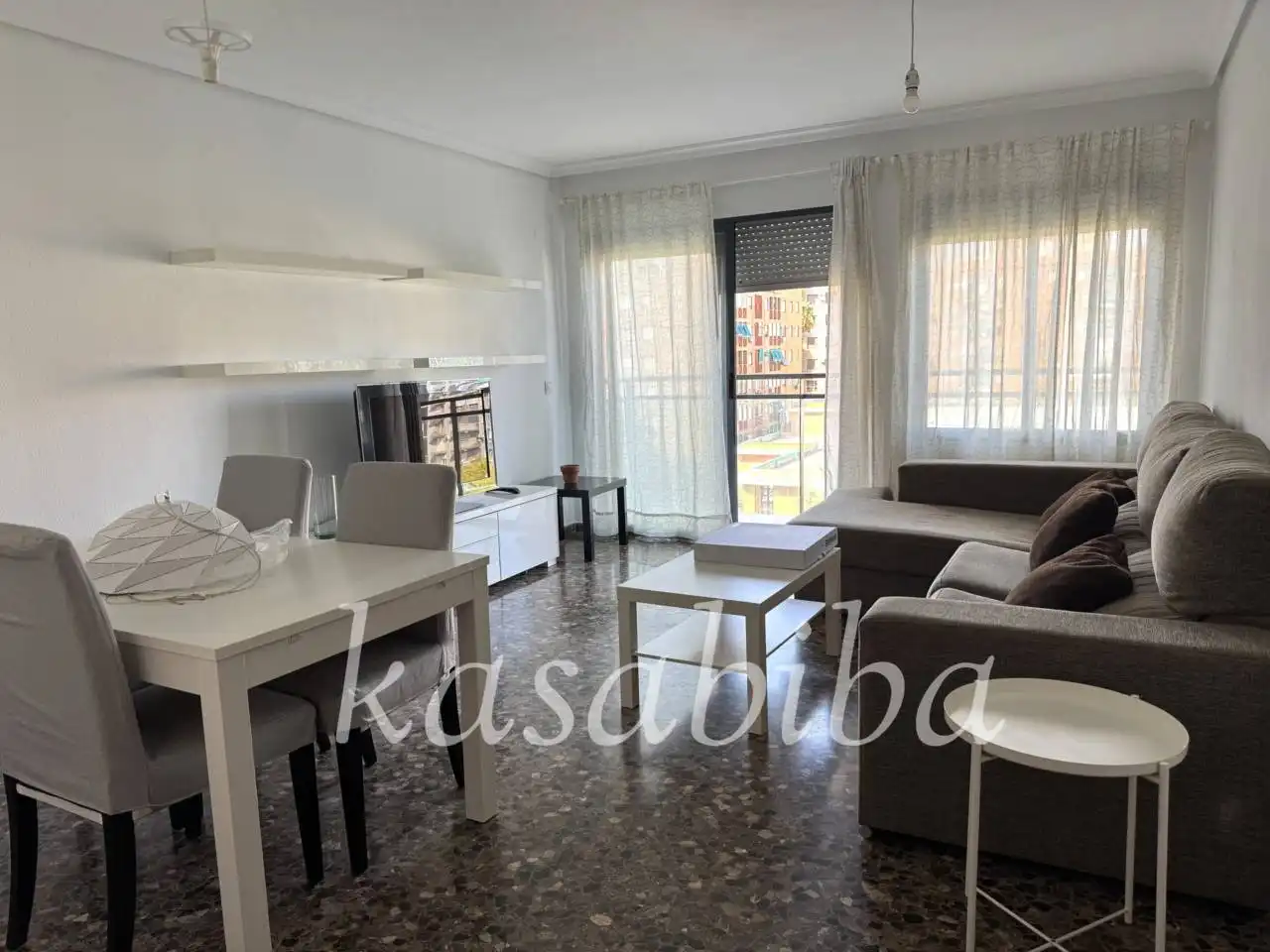 Appartamento con terrazza in affitto a Calle Campoamor