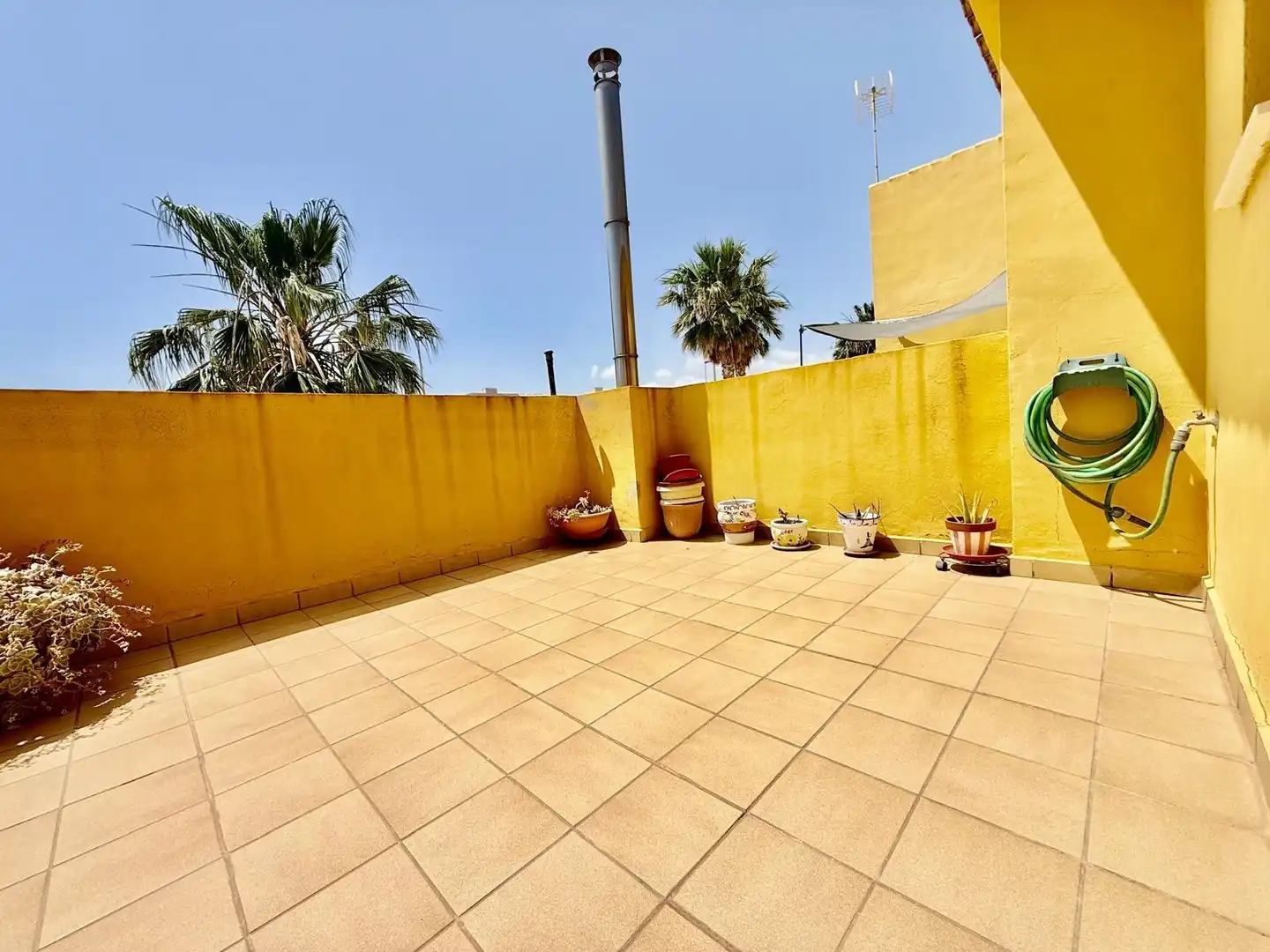Terrasse von Einfamilien-Reihenhaus zum Verkauf in San Pedro del Pinatar mit Klimaanlage, Privatgarten und Terrasse
