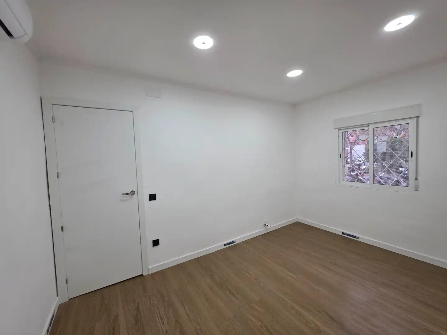 Flat for sale in Barcelona  with Air Conditioner and Heating