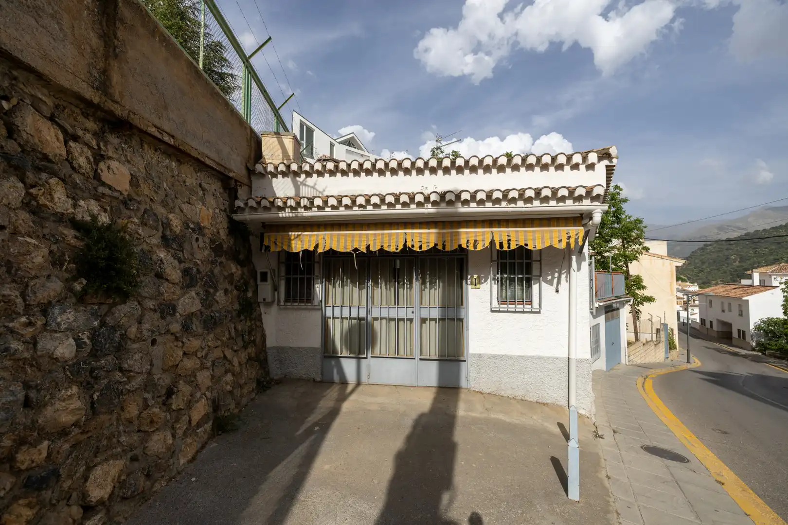 Vista exterior de Casa o xalet en venda en Güéjar Sierra amb Jardí privat i Moblat