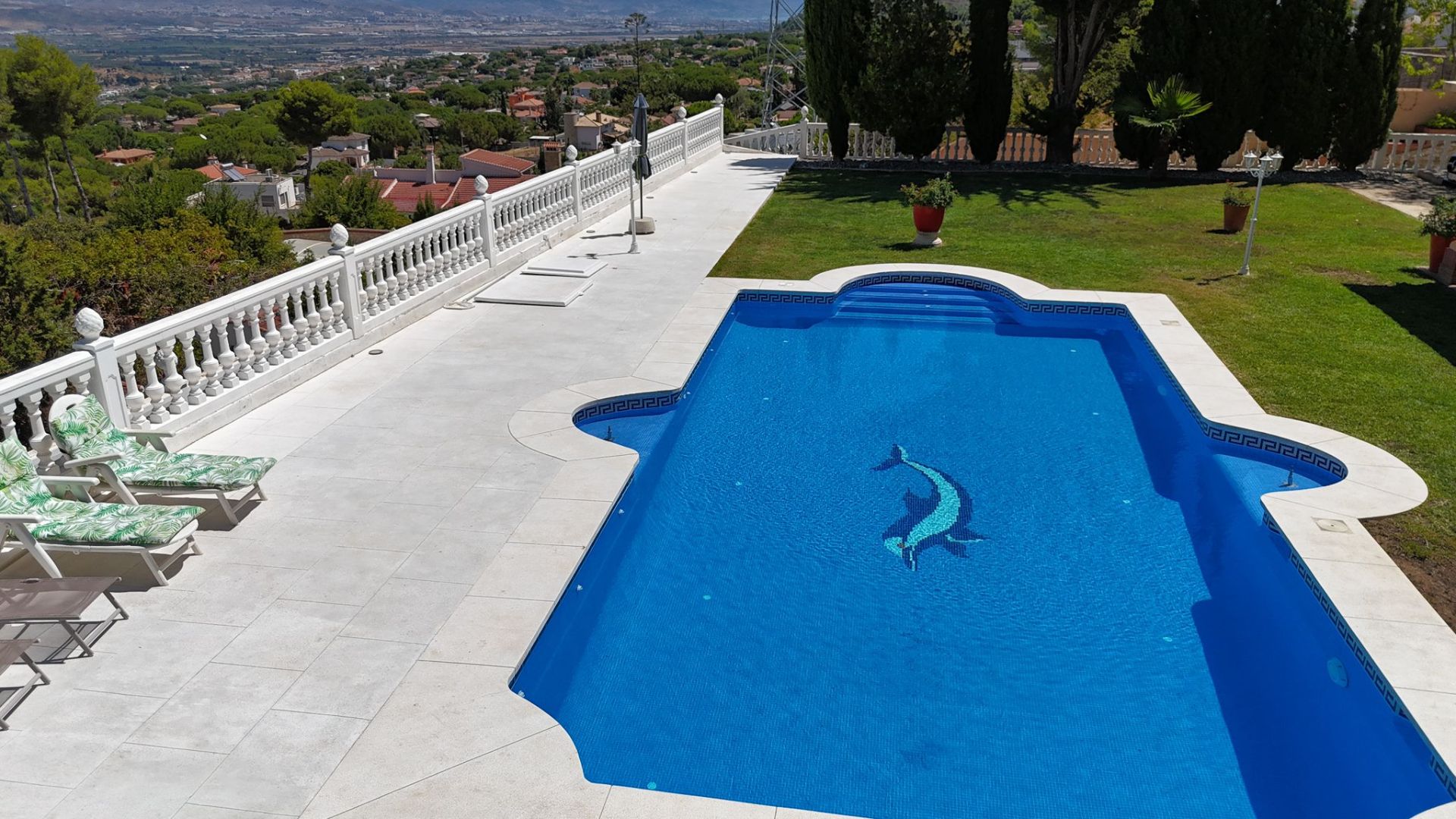 Piscina de Casa o xalet en venda en Alhaurín de la Torre amb Aire condicionat, Terrassa i Traster