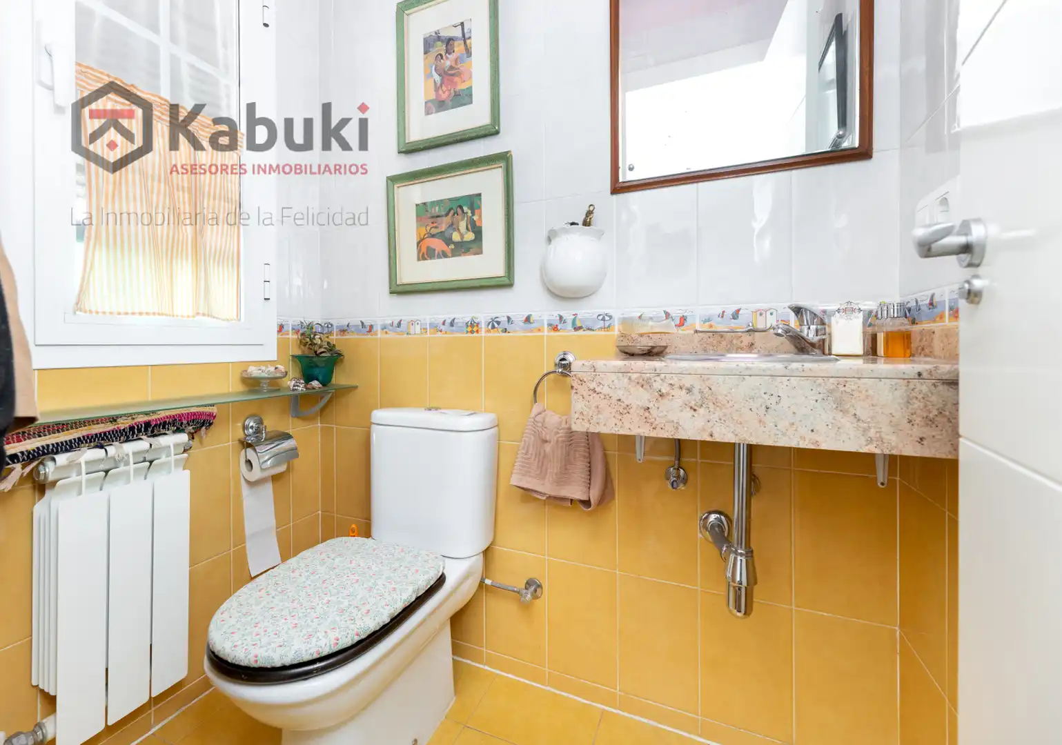 Badezimmer von Einfamilien-Reihenhaus zum Verkauf in Huétor de Santillán mit Heizung und Terrasse