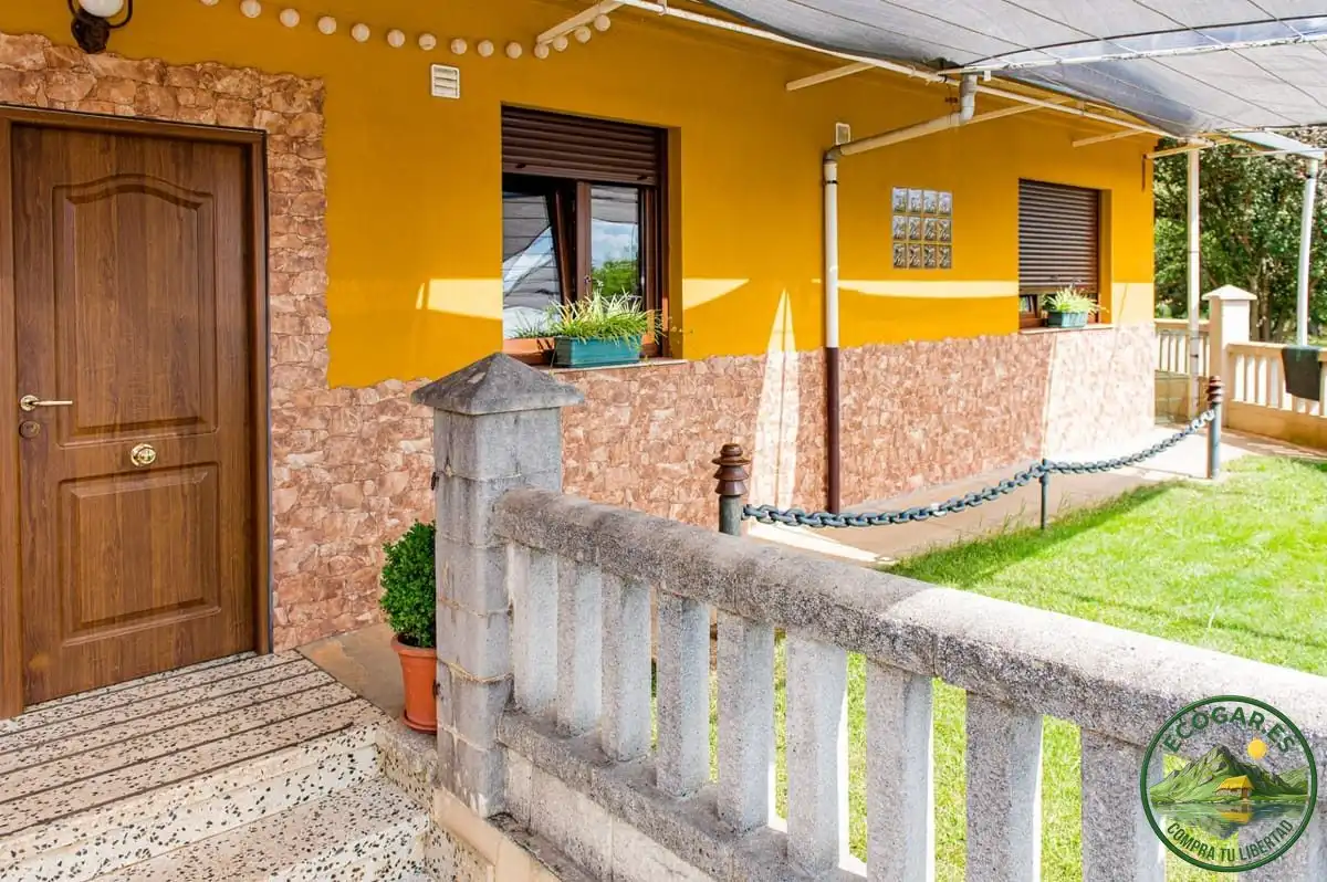Vista exterior de Casa o chalet en venta en Fabero con Calefacción, Jardín privado y Terraza