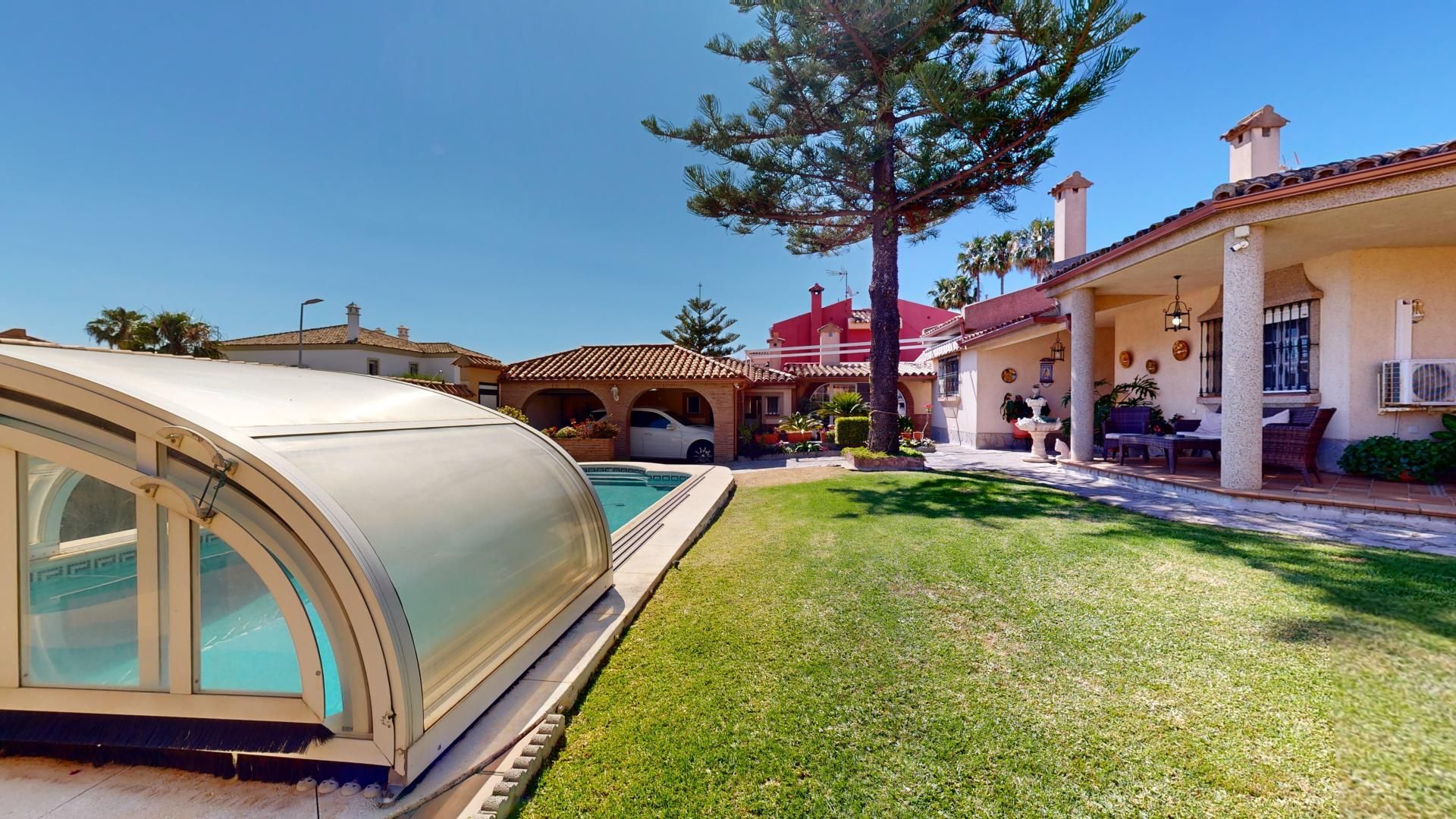 Piscina de Casa o xalet en venda en Algeciras amb Aire condicionat, Calefacció i Jardí privat