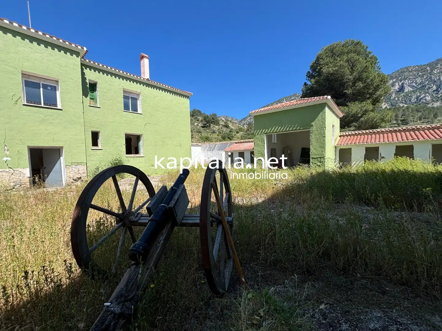 Vista exterior de Finca rústica en venda en Quatretondeta amb Jardí privat