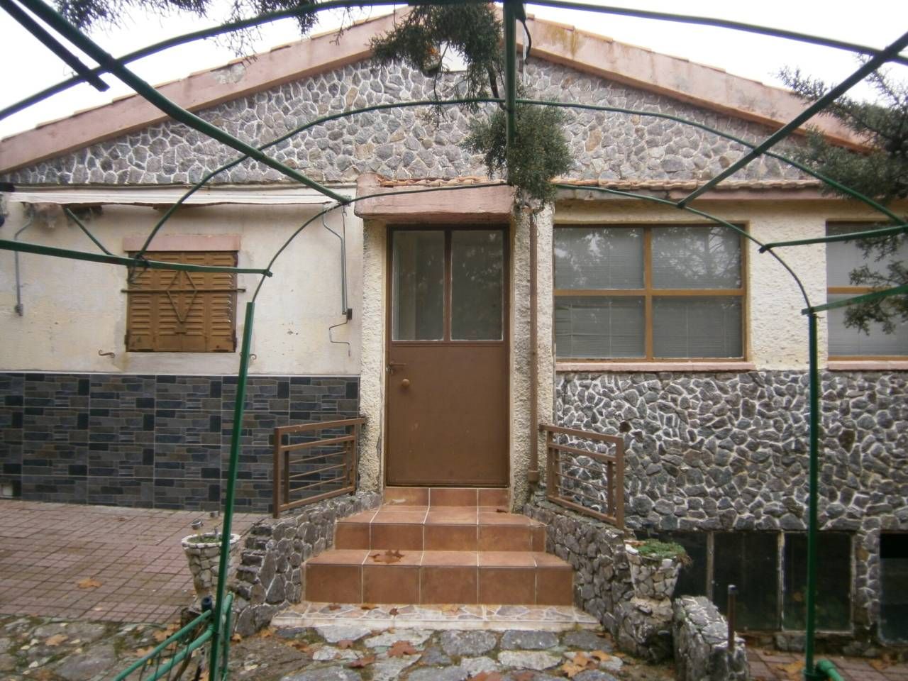 Exterior view of House or chalet for sale in Lozoyuela-Navas-Sieteiglesias