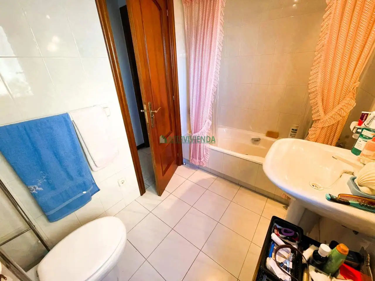 Baño de Planta baja en venta en Nigrán con Terraza, Trastero y Balcón