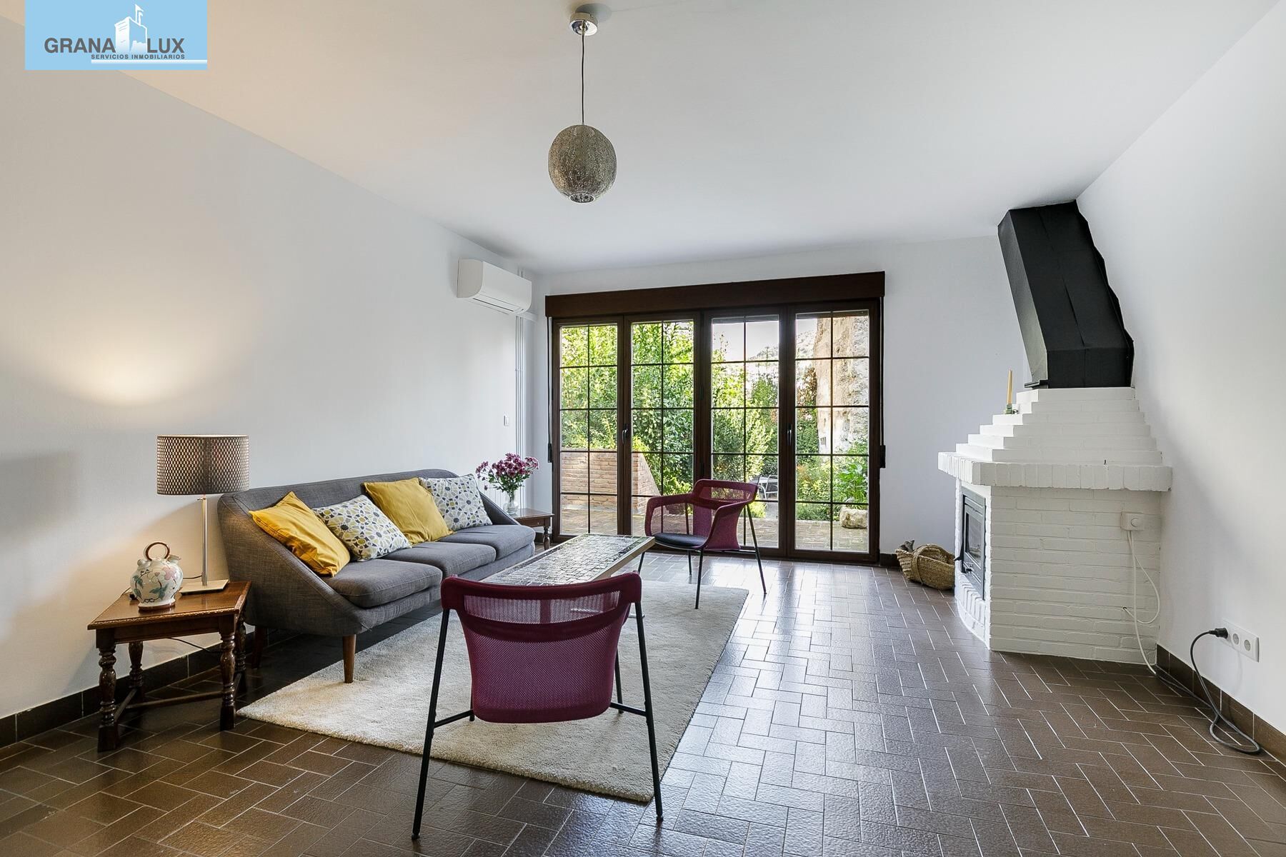 Sala d'estar de Casa o xalet en venda en  Granada Capital amb Aire condicionat, Calefacció i Jardí privat