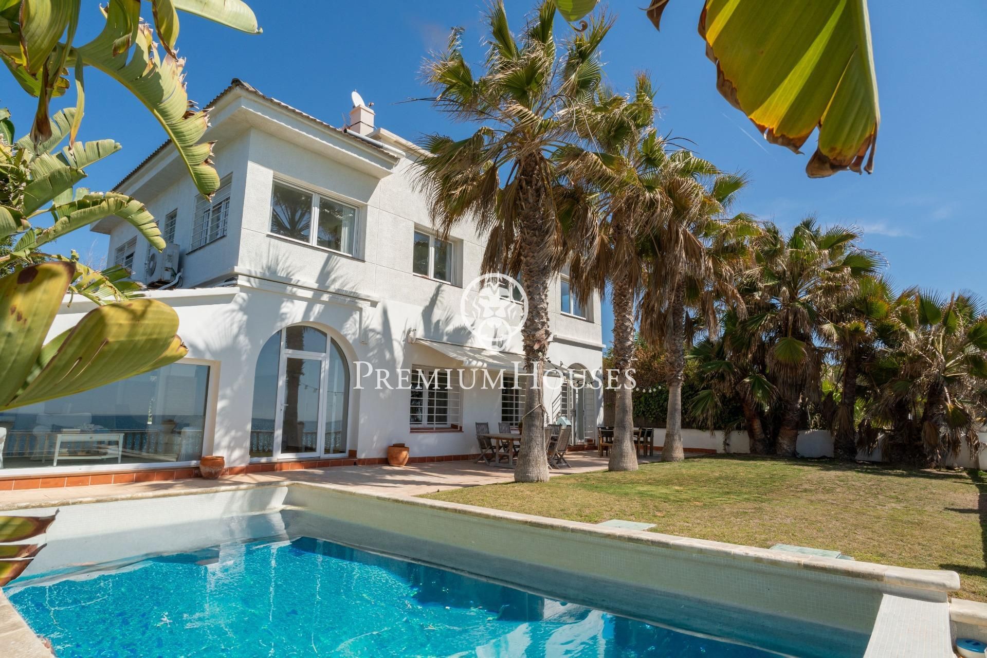 Garden of House or chalet for sale in Vilanova i la Geltrú  with Air Conditioner, Heating and Private garden