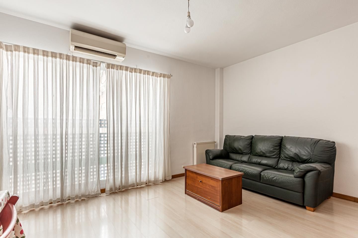 Sala d'estar de Planta baixa en venda en  Madrid Capital amb Aire condicionat, Calefacció i Jardí privat