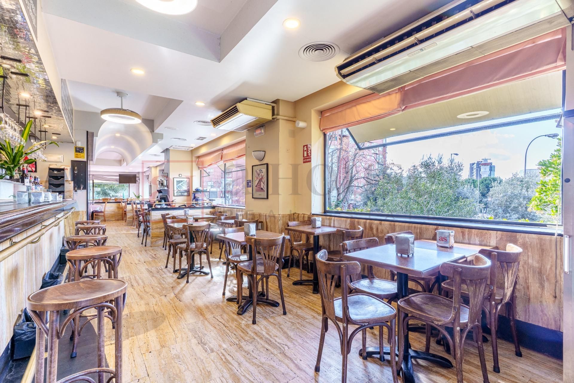 Premises for sale in  Madrid Capital