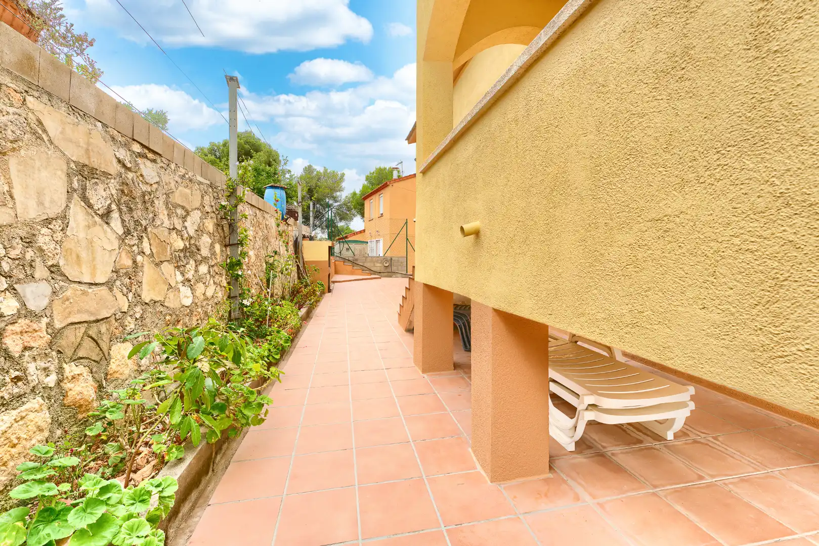 Vista exterior de Casa o xalet en venda en Castellet i la Gornal amb Jardí privat, Terrassa i Moblat