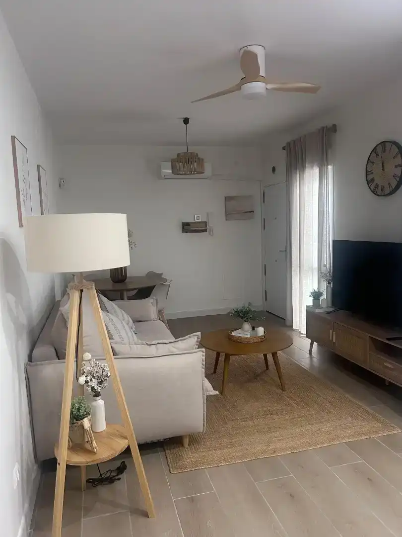 Sala d'estar de Apartament de lloguer en El Puerto de Santa María amb Aire condicionat i Moblat