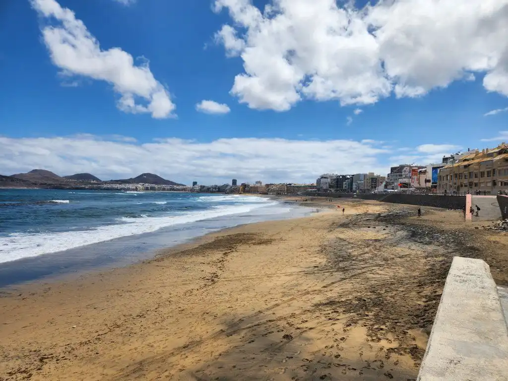 Vista exterior de Casa o xalet en venda en Las Palmas de Gran Canaria amb Aire condicionat i Terrassa