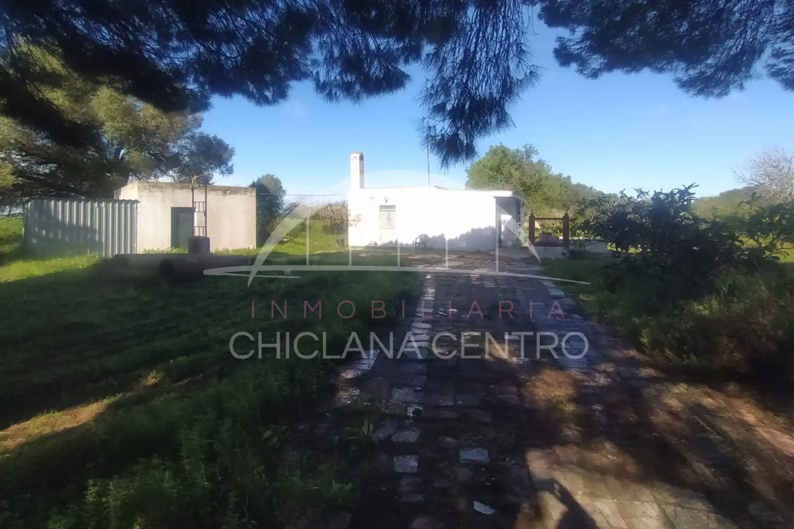 Casa rústica amb jardí en venda a Pelagatos - Pago del Humo