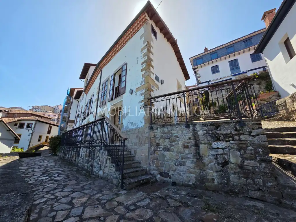 Vista exterior de Casa o xalet en venda en Colunga amb Calefacció, Parquet i Terrassa