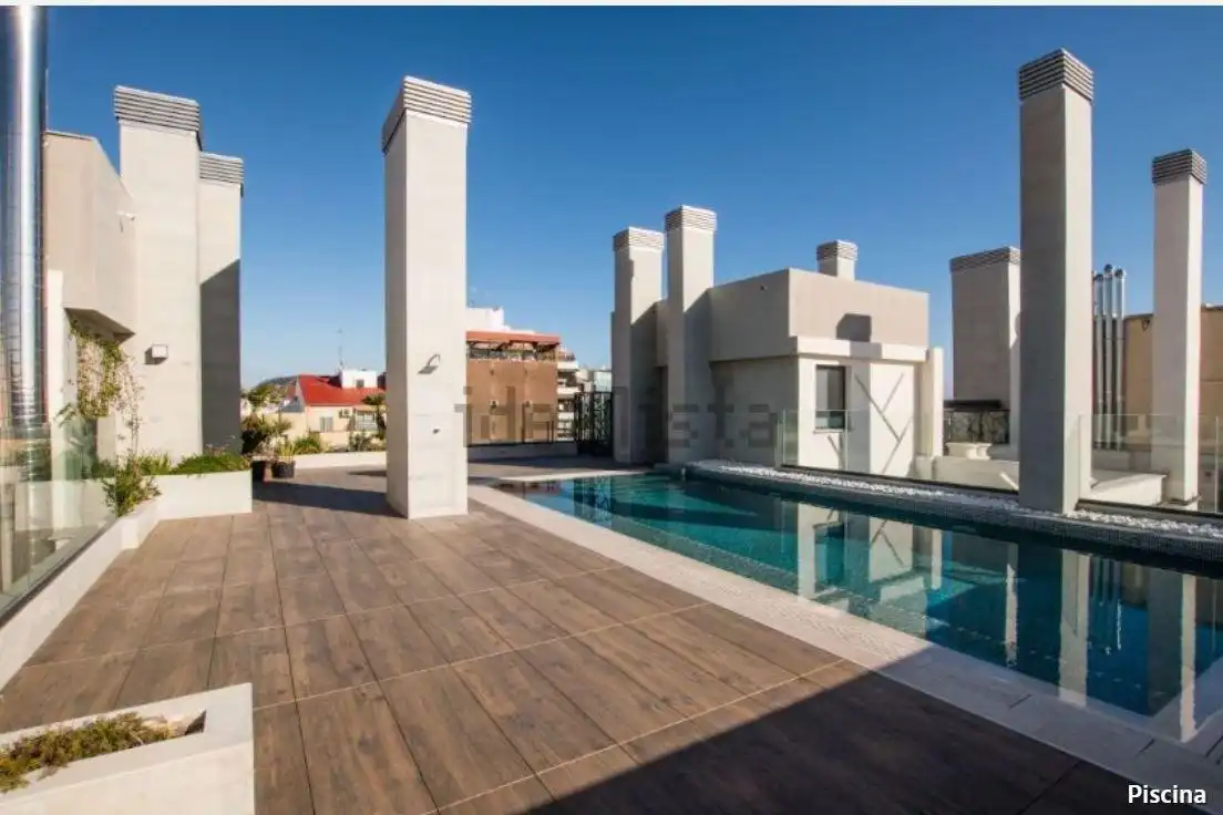 Piscina de Piso de alquiler en Alicante / Alacant con Aire acondicionado, Trastero y Amueblado