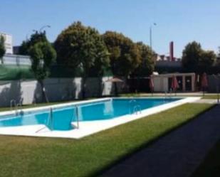 Swimming pool of Flat for sale in  Sevilla Capital  with Air Conditioner and Community pool