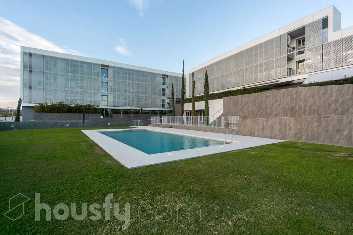 Piscina de Planta baixa en venda en Sabadell amb Aire condicionat, Calefacció i Jardí privat
