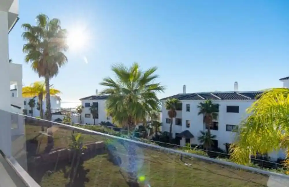 Vista exterior de Apartamento de alquiler en Estepona con Aire acondicionado, Terraza y Piscina