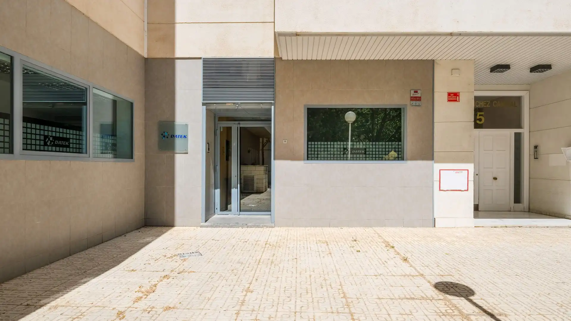 Außenansicht von Büro zum Verkauf in Zaragoza mit Klimaanlage