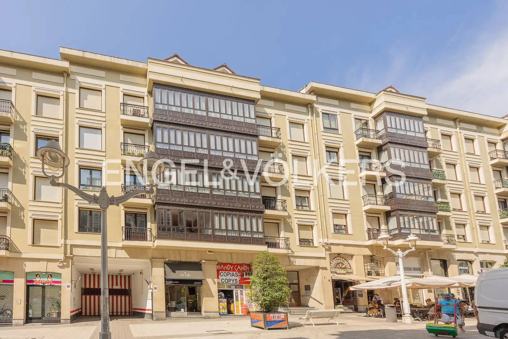 Außenansicht von Wohnung zum Verkauf in Bilbao  mit Heizung, Parkett und Balkon