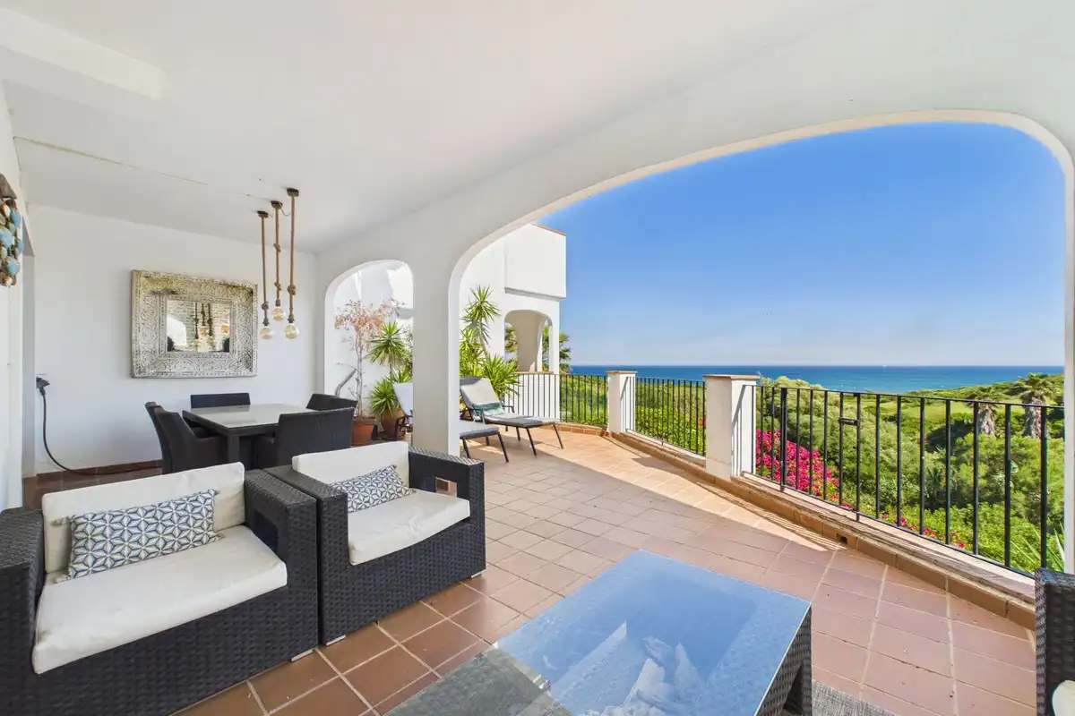 Ground floor with pool for sale in La Alcaidesa