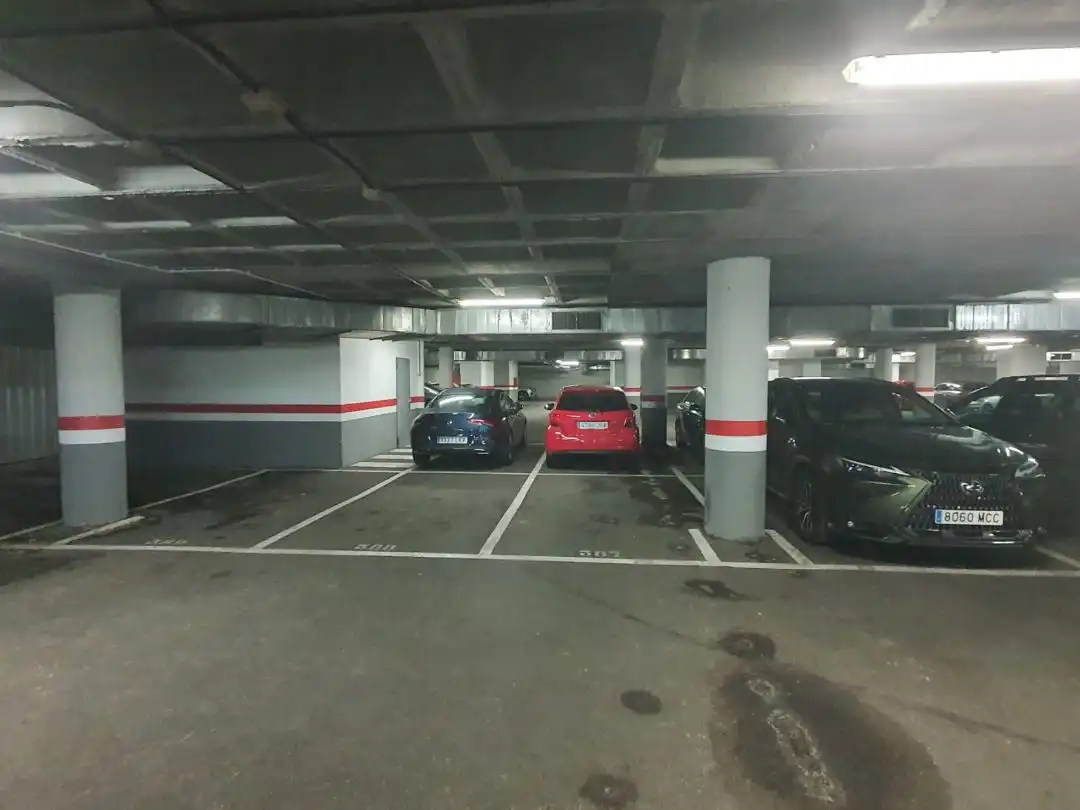 Parkplatz von Garage zum Verkauf in Sevilla