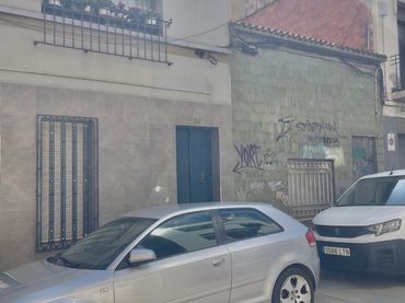 Casa con jardín en venta en Carrer de la Camèlia