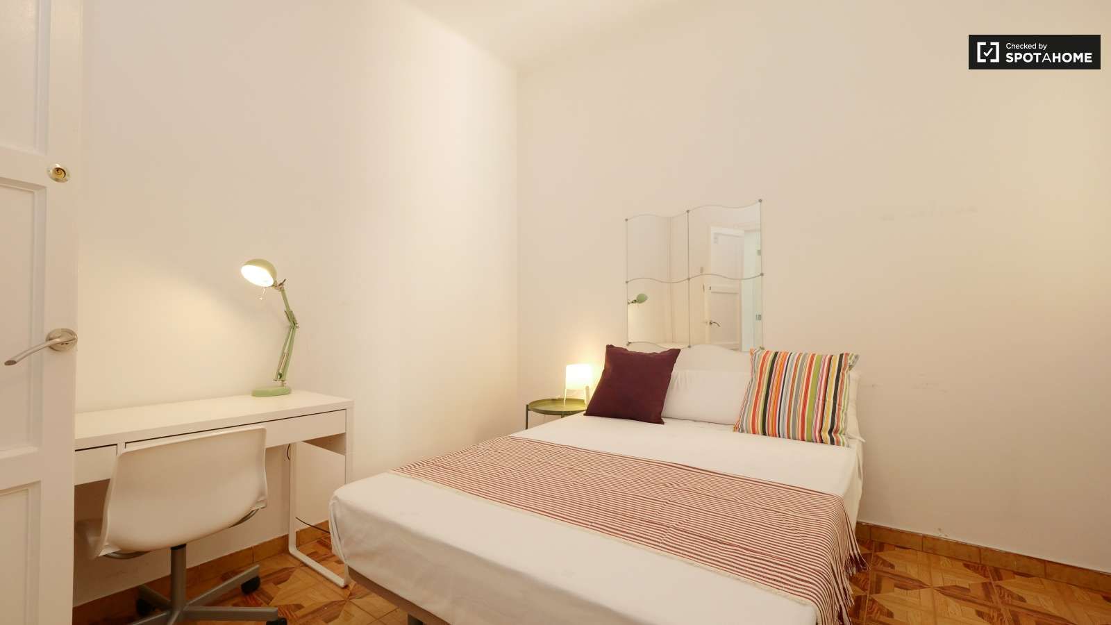 Bedroom of Flat to share in  Barcelona Capital  with Air Conditioner, Heating and Terrace