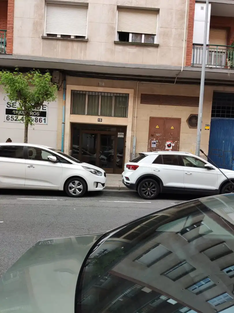 Parking de Oficina en venta en  Logroño