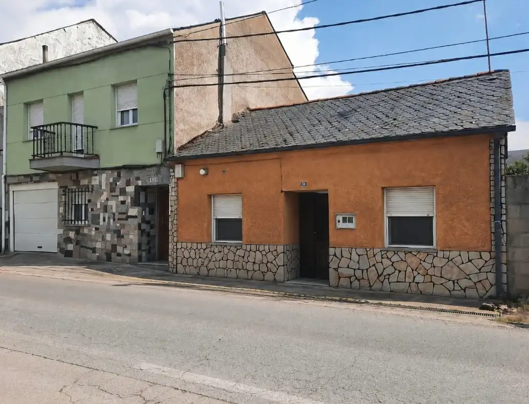 Vista exterior de Casa o chalet en venta en Ponferrada con Jardín privado y Amueblado