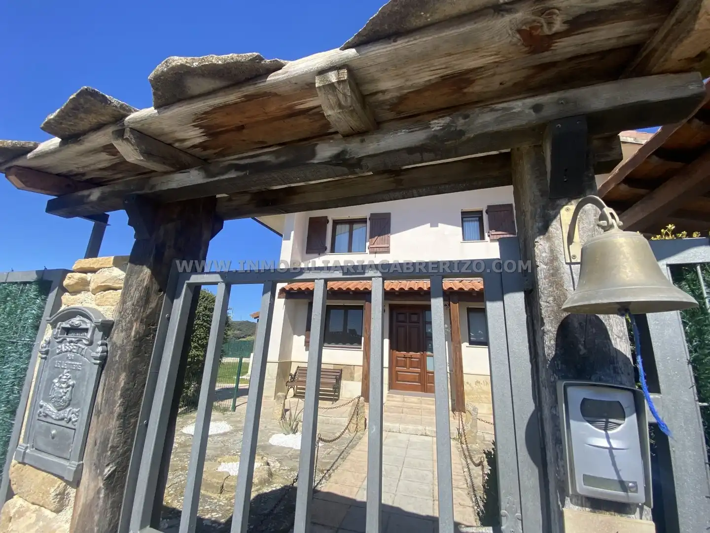 Vista exterior de Casa o chalet en venta en Olóriz / Oloritz con Aire acondicionado, Calefacción y Jardín privado