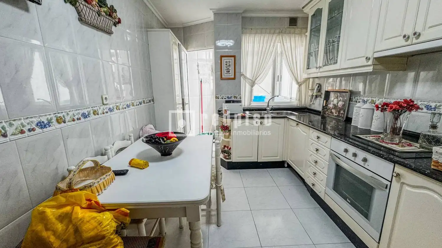 Cocina de Piso en venta en A Coruña Capital  con Parquet y Trastero