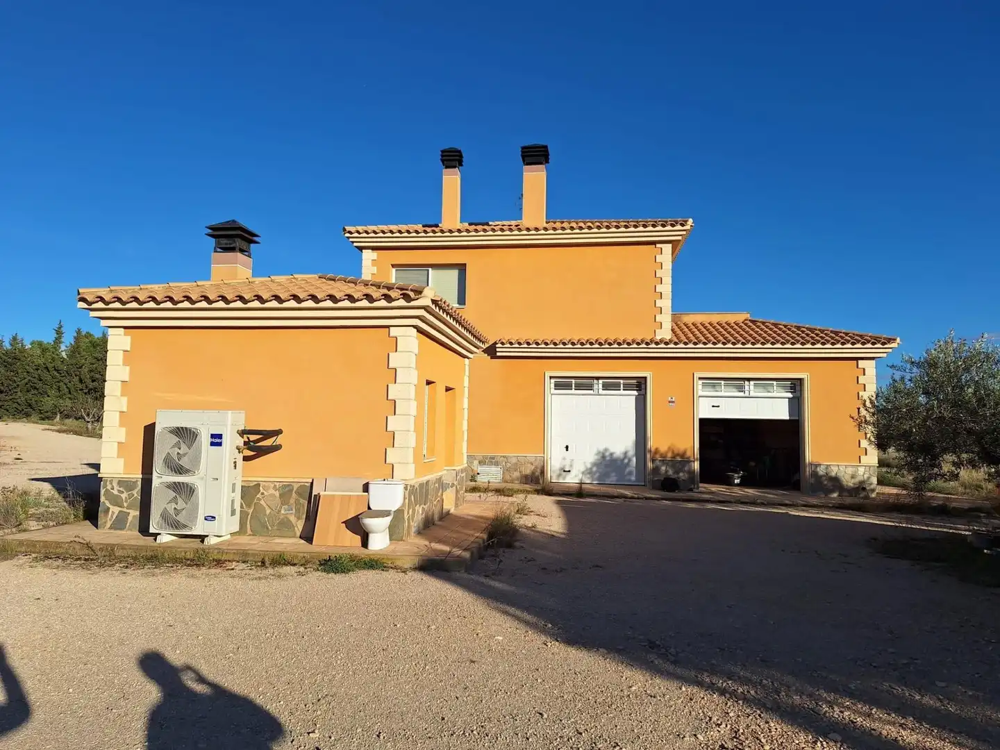 Vista exterior de Casa o chalet en venta en Yecla con Calefacción, Terraza y Piscina