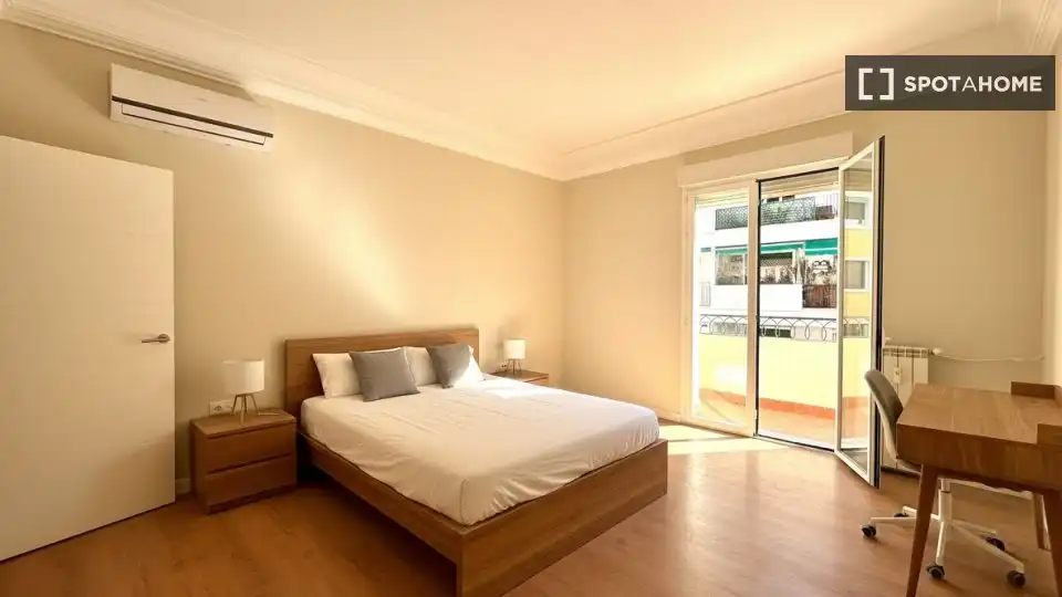 Habitación de Piso para compartir en Madrid con Aire acondicionado, Calefacción y Amueblado