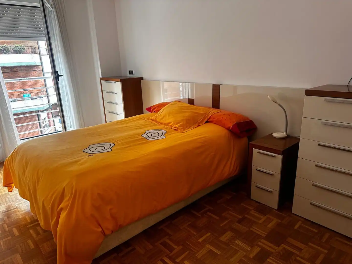 Habitación de Piso en venta en Oviedo  con Calefacción, Parquet y Trastero