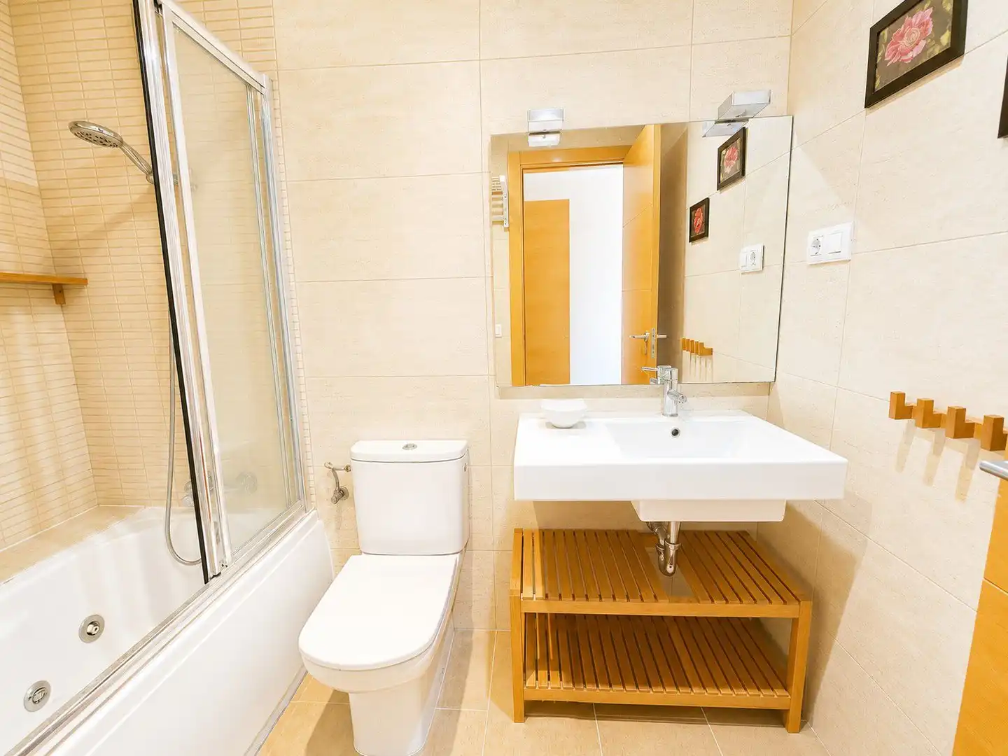 Bathroom of Flat for sale in El Vendrell  with Air Conditioner, Heating and Terrace