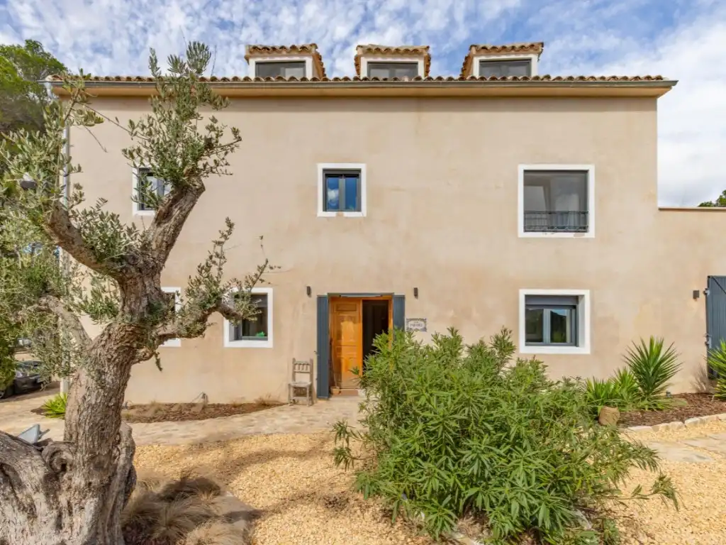 Vista exterior de Casa o xalet en venda en Torremanzanas / La Torre de les Maçanes amb Aire condicionat, Jardí privat i Piscina