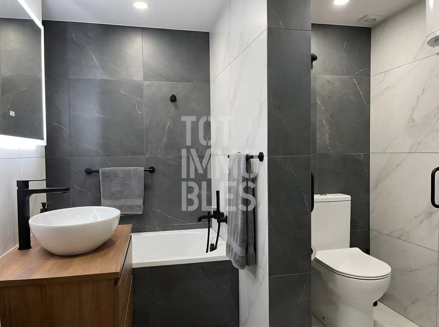 Baño de Piso en venta en Girona con Balcón
