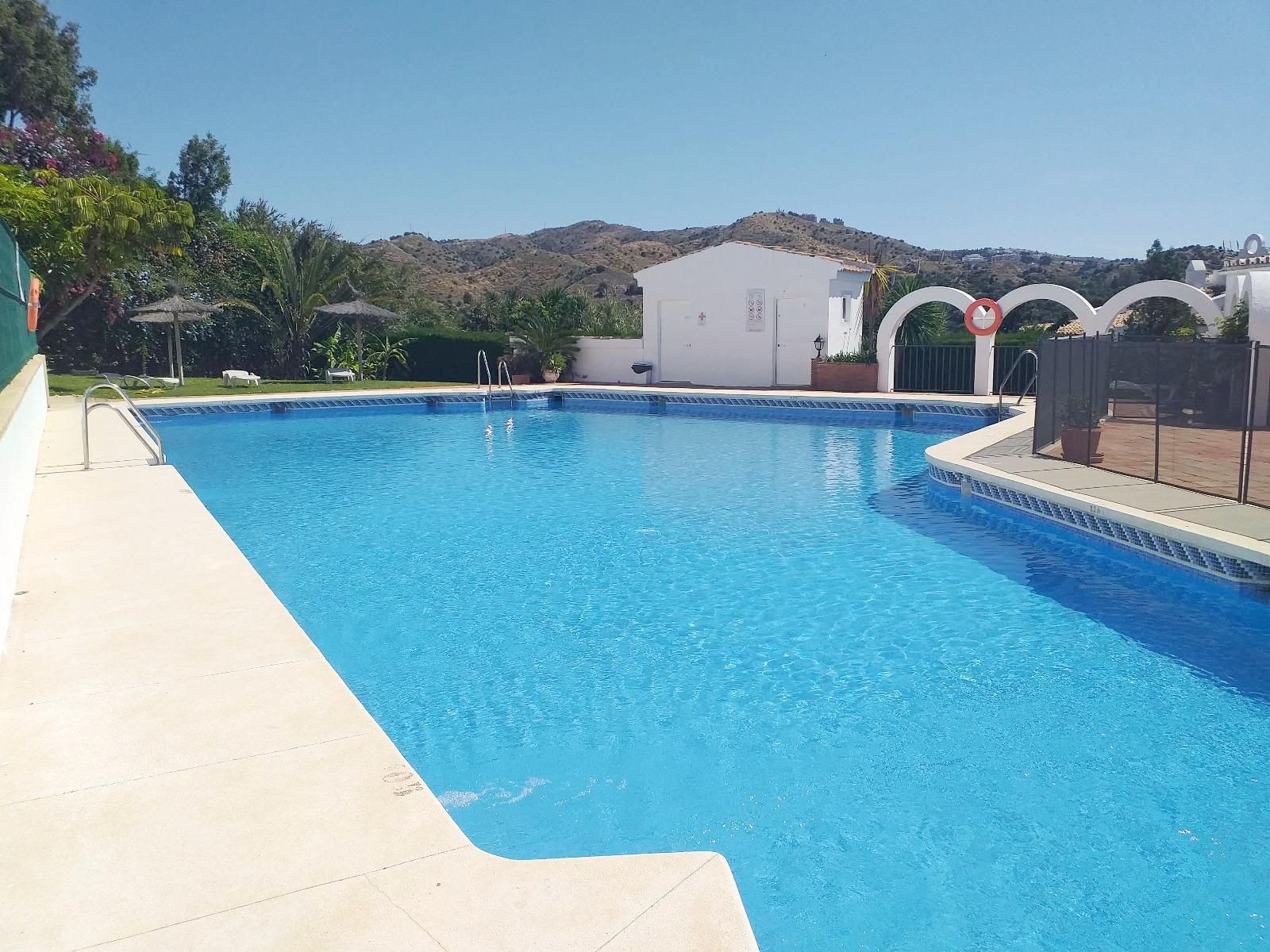 Piscina de Casa adosada en venda en Marbella amb Aire condicionat, Terrassa i Balcó