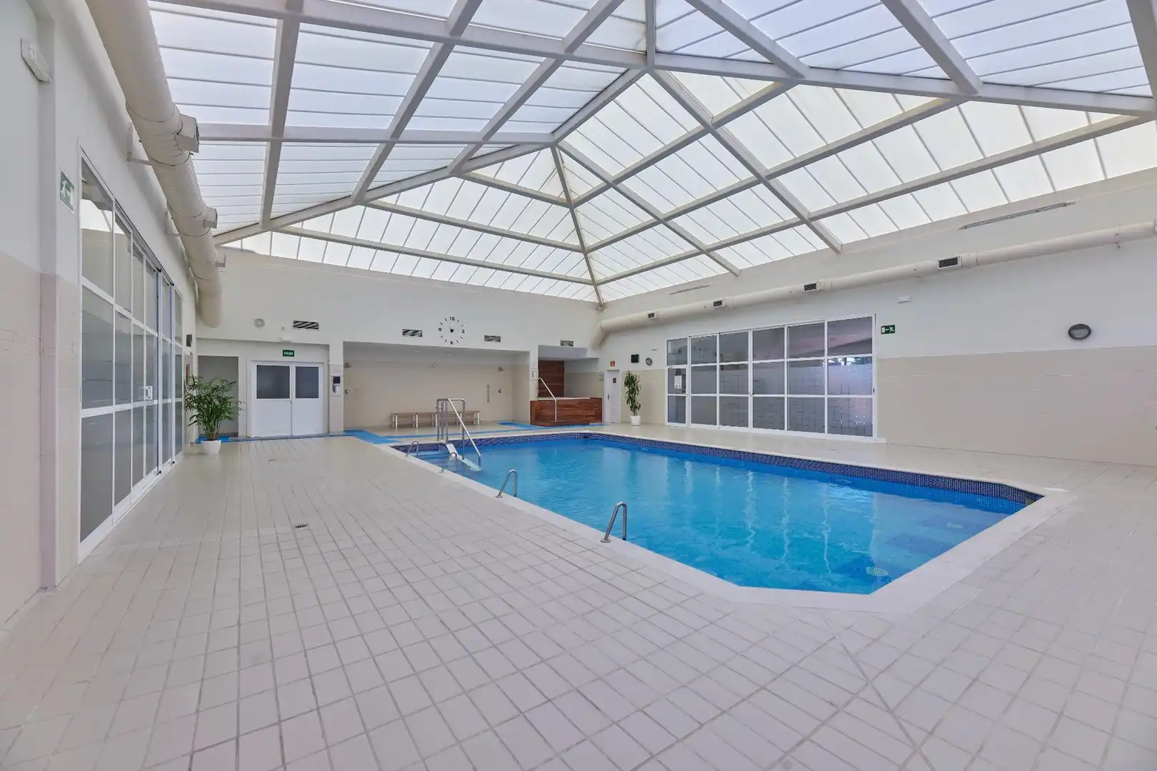 Piscina de Apartamento en venta en L'Alfàs del Pi con Aire acondicionado, Calefacción y Jardín privado