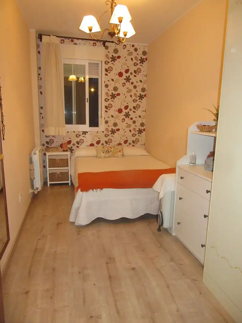 Dormitori de Apartament en venda en Sabiñánigo amb Calefacció, Terrassa i Traster