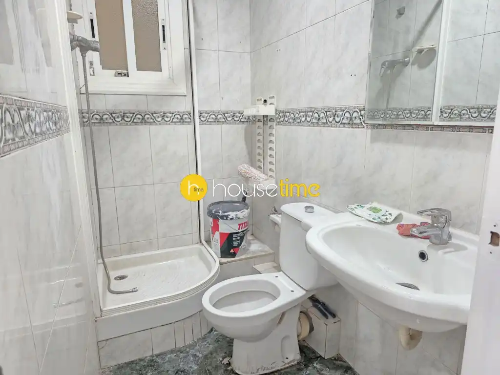 Badezimmer von Erdgeschoss zum Verkauf in Santa Coloma de Gramenet