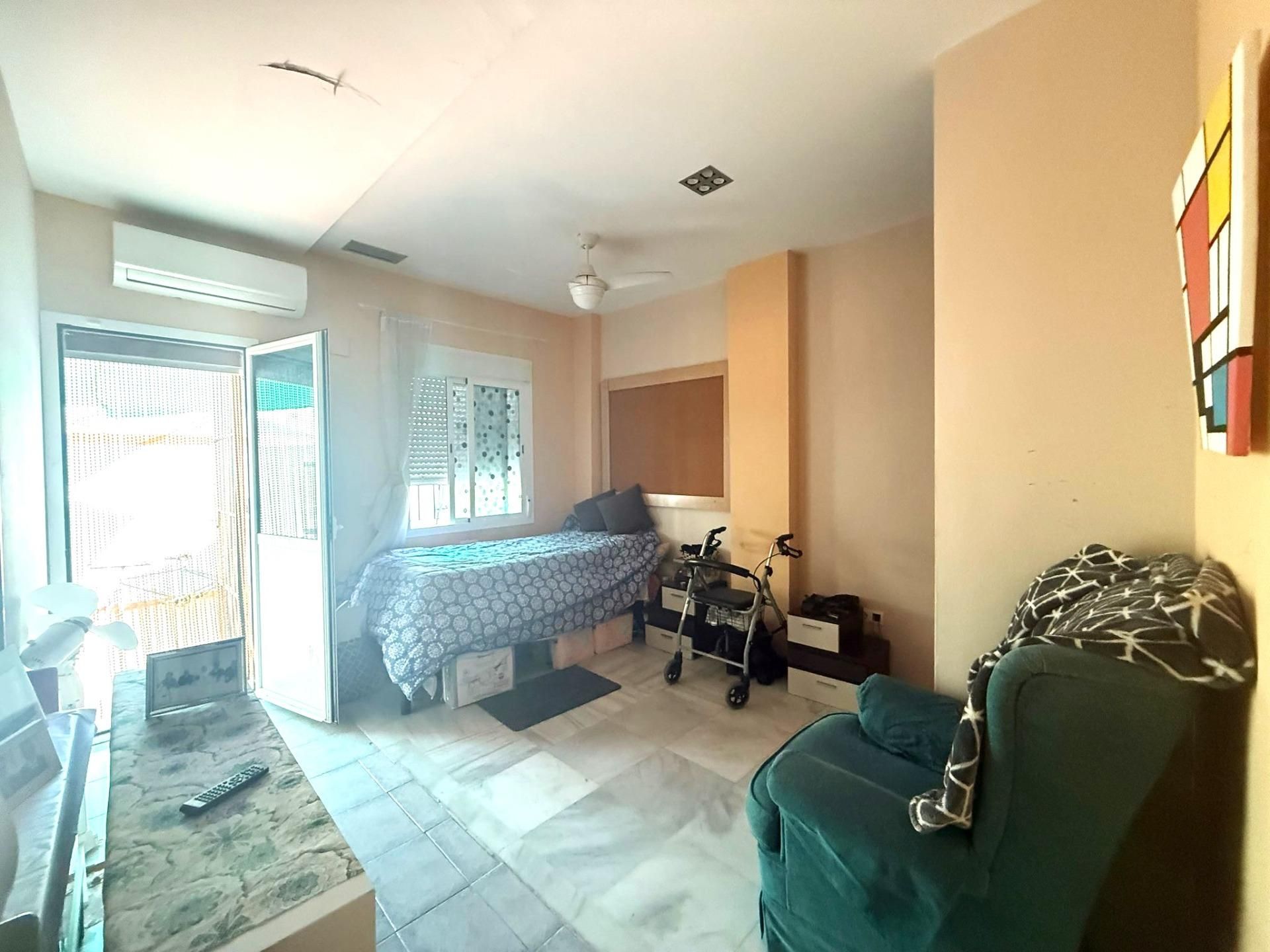 Dormitori de Casa o xalet en venda en Cantillana amb Aire condicionat, Terrassa i Balcó