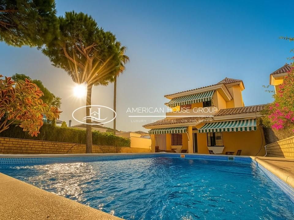 Exterior view of House or chalet for sale in  Cádiz Capital  with Air Conditioner, Private garden and Terrace